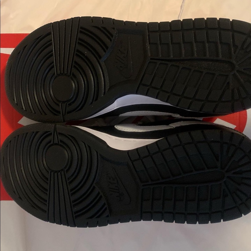 Nike Dunks Reverse Pandas - image 4